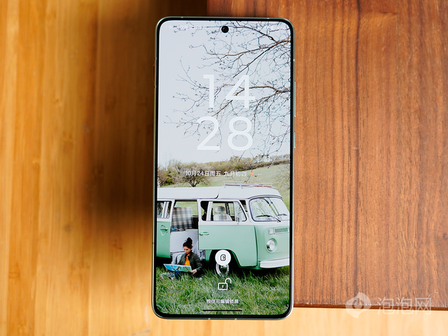 超纤薄设计，轻巧好手感 联想moto X70 Air评测