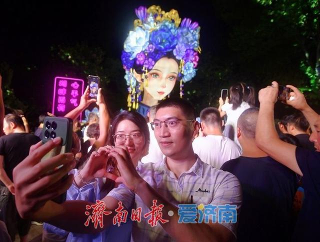 此岸别旧梦，彼岸启“新荷” “湖畔雨荷2.0”23日晚亮灯与市民游客见面