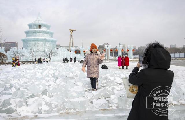 吉镜头｜冰雕祈年殿 “刷屏” 长春！文化广场成全国游客打卡地