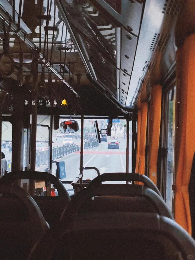 旅游新玩法！坐上“宝藏公交”，穿梭在风景与烟火气之间