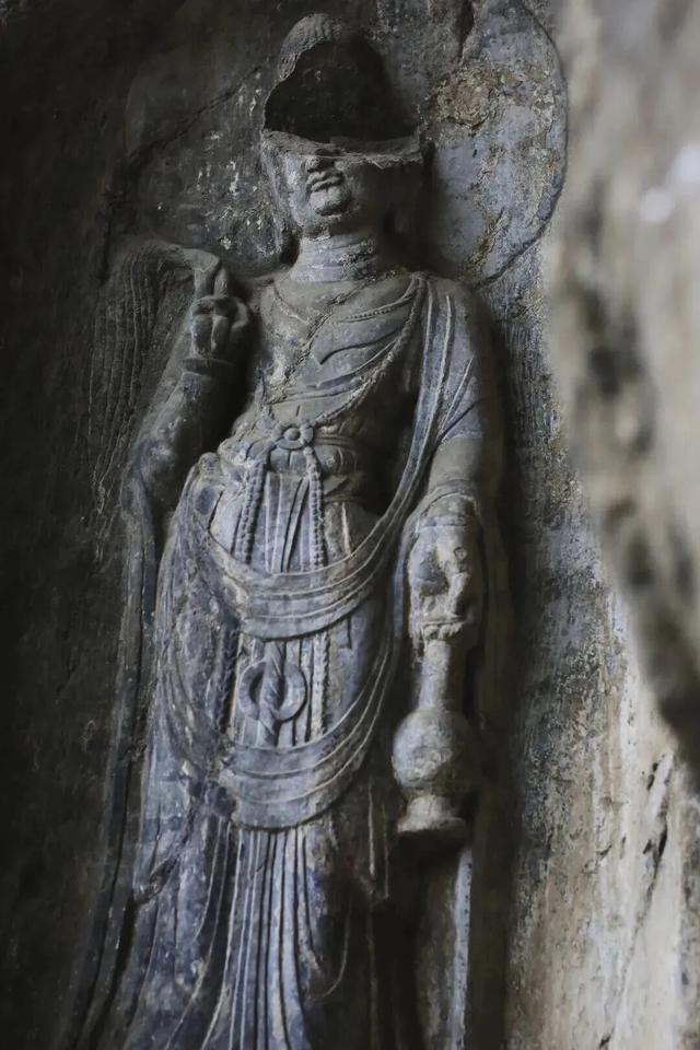 “一生总要去一次龙门石窟”