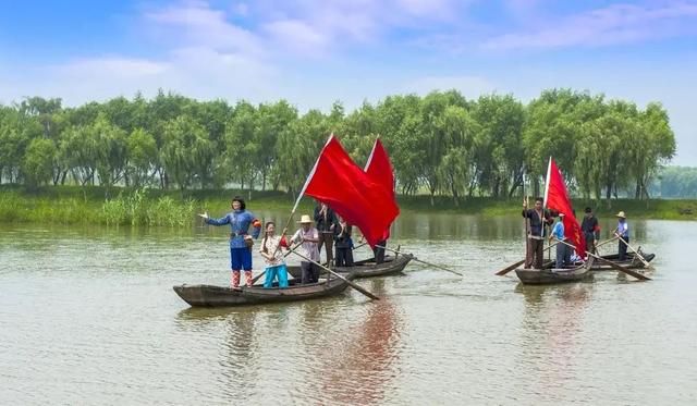 “多巴胺”旅游上新，跟着北北打卡“赤黄红”