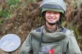 五一回家结婚，昭通兵哥哥路上救了5岁娃！他是杜富国的战友图片