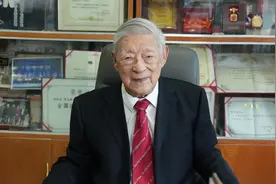 人文周刊·人物丨105岁张效房的书桌图片