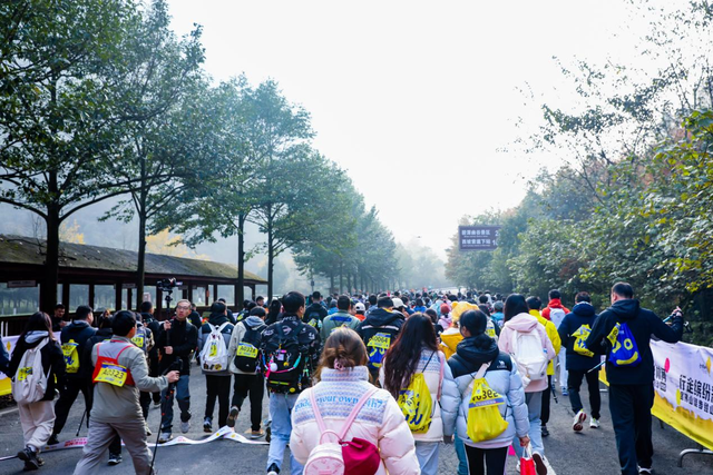 近千名徒步爱好者齐聚！南川金佛山徒步登山活动圆满收官