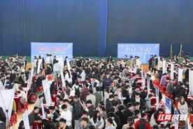 湖南工学院举办2025届毕业生春季大型供需见面会 意向签约830人次图片