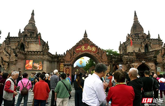 岁暖时刻丨瑞丽“一寨两国”，走一步到缅甸，转个身是家乡