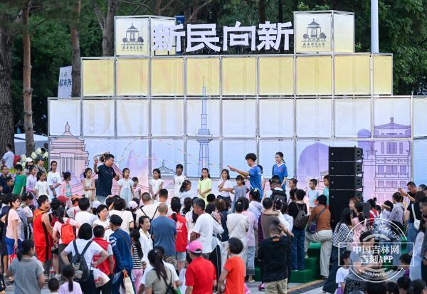 一键切换！新民大街“越夜越美丽”