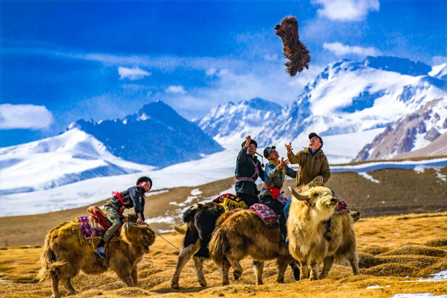 跟着《巴扎喜事》游塔县：在雪山之间，奔赴一场诗与远方的约定