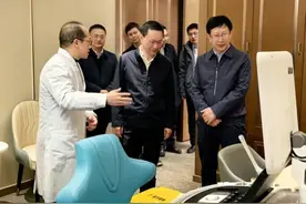 全国政协委员姚建红：完善护理津贴制度 提升护士职业自豪感图片