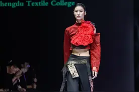 把蜀地“宝藏”做成衣服，成都纺专优秀毕业设计作品惊艳时装周图片