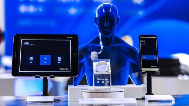 脑机接口治疗帕金森？这一全球革新性脑起搏器亮相进博，国内即将投入临床应用