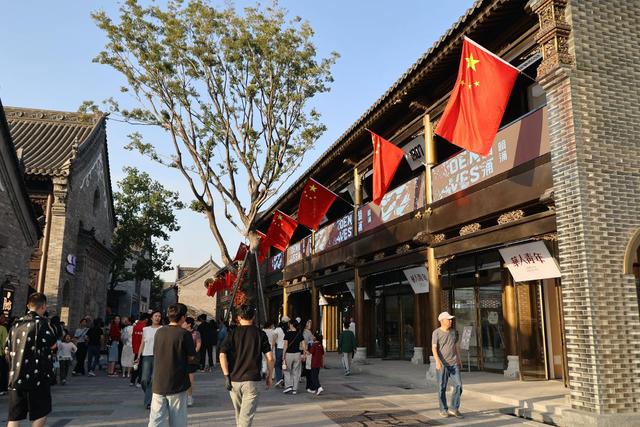 郑州千年商都遗址旁 “城市会客厅”焕发消费新活力
