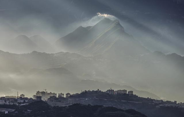 重庆巫山：巫峡光影美如画