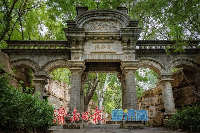 济南腊山河公园：古韵与绿意交织的城市明珠