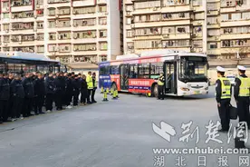 绷紧“安全弦” 共筑安全行车防线图片