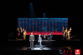 展现青春力量！话剧《向南，向北》在广州话剧艺术中心上演图片