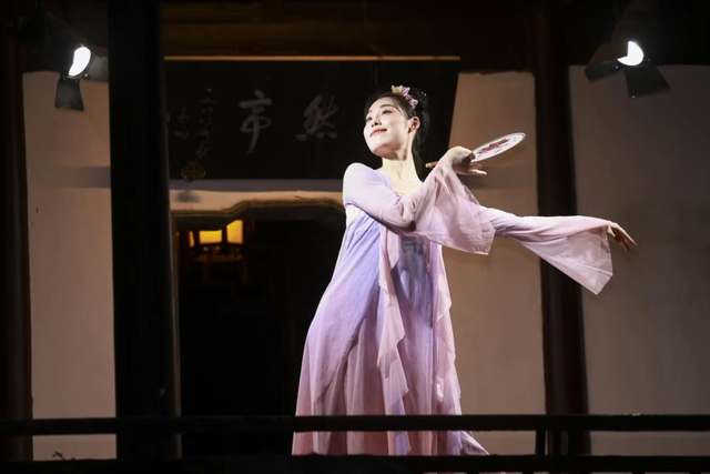 双节同庆，一见倾“秦” | dou来看戏！“秦淮有戏”等你来玩→