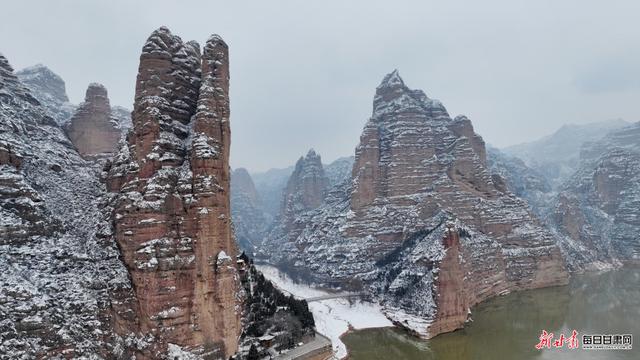 初雪落永靖 山河入画来