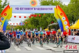 7国300余骑手竞技“中国最北县城”塔河图片