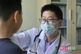 7岁男童误吞圆环，“咬住”胃黏膜不放！武汉医生设“计”解困图片