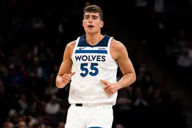 Woj：中锋加尔扎将以两年合同续约森林狼图片