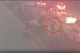 紧急！泉州：男子骑车撞上隔离带，当场昏迷！这位00后......图片