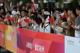 杭州亚运会｜执炬奔跑，梦想生生不息——访杭州亚运会火炬手图片