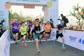 2000余人参赛 2024蒲江半程马拉松开跑图片