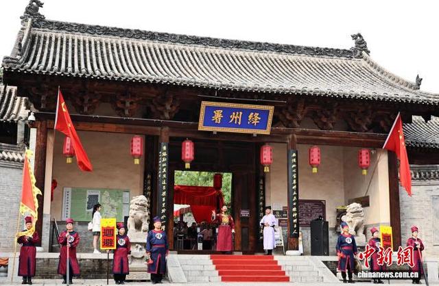 “潮”玩国庆长假  绛州古城非遗展演“火”出圈