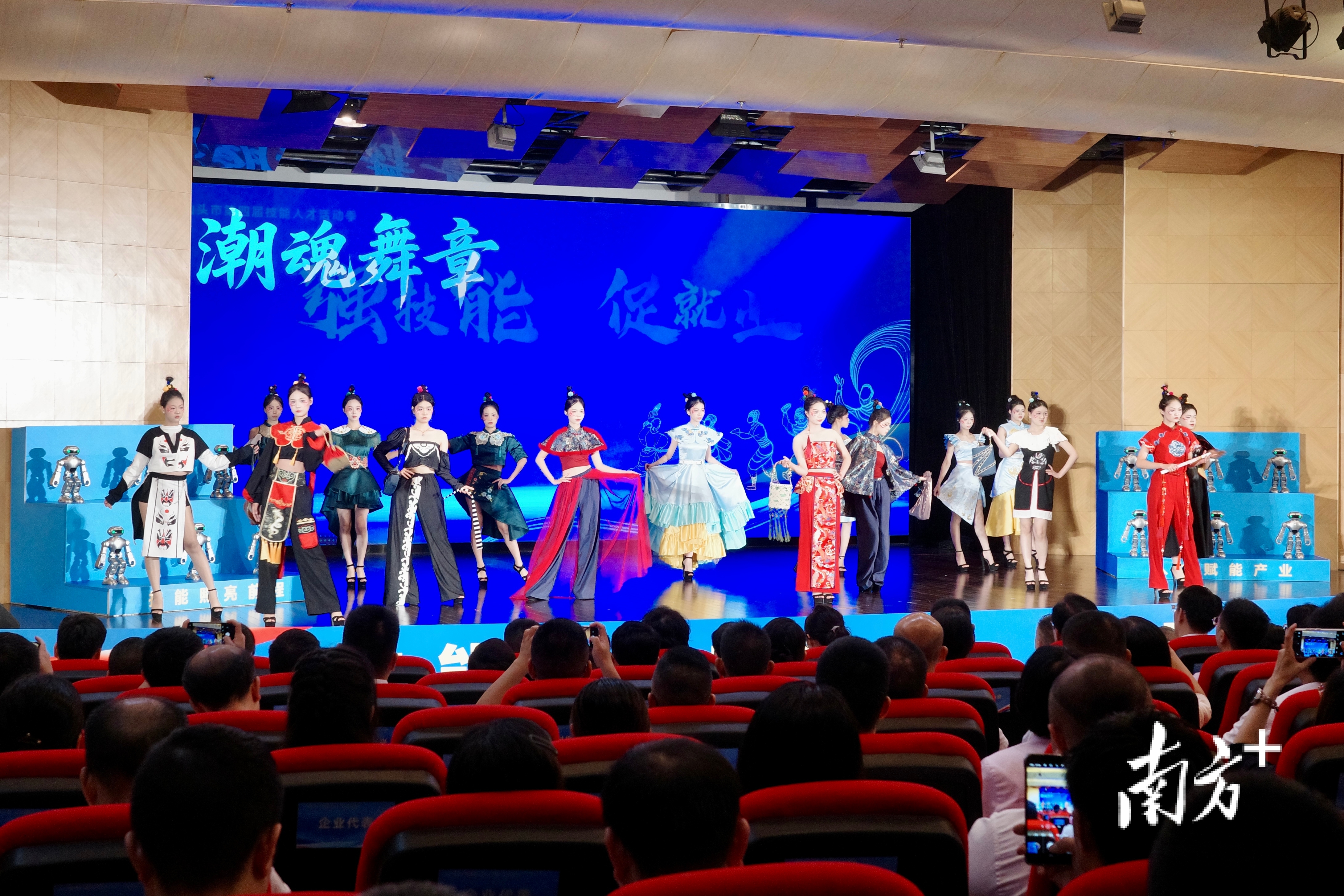 汕頭強(qiáng)技能促就業(yè)活動季_汕頭技能人才活動季內(nèi)容_汕頭高級技工學(xué)校