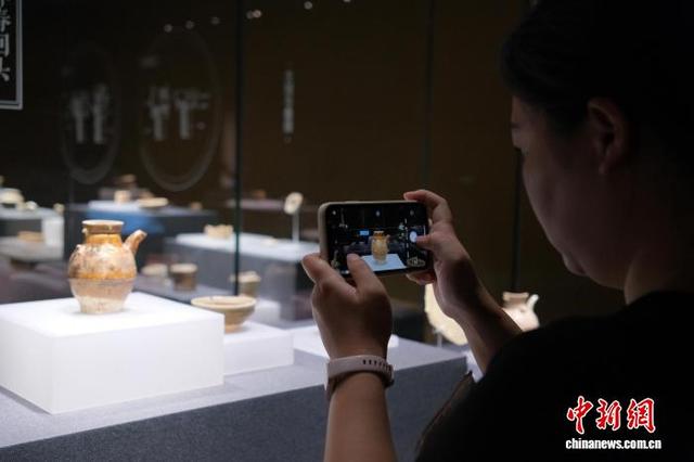 浙江临安“双馆”人气足 秘色瓷暑期引客参观