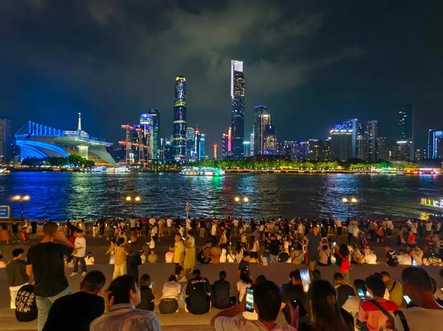 “第一天出去旅游的人已老实”！多地景区人人人人人，广州南站刷新两项历史纪录