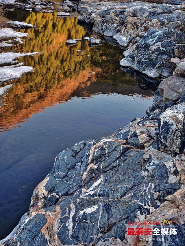 泰山彩石溪：石韵水灵 清新满谷