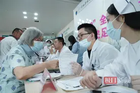 老年人如何破解看病“难”和“繁”，代表委员来支招——适老化服务让老年人“医”路畅通图片