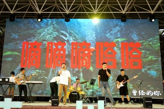 “眺望”天山南麓，释放青春活力