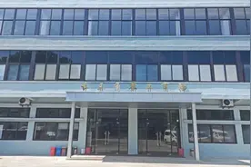 不用在路边蹲活儿了，上海这个零工市场线上、线下都能找工作图片