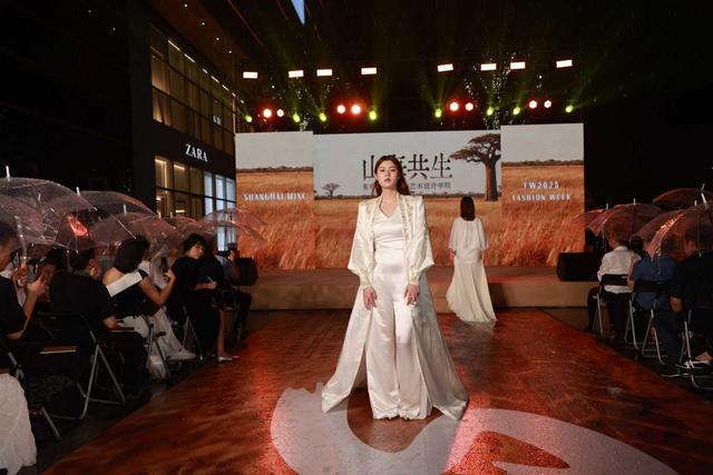 吴中路商圈，为期2个月的欢喜奇遇嘉年华启幕，解锁“文旅商体展”融合新体验