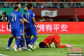痛失出线良机，中国男足唯有“继续战斗”图片