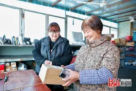 记者走基层｜乡村寄递直达，张大妈乐享“指尖消费”图片