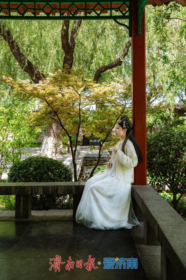 一年四季 泉在济南丨大明湖遐园：济南版“苏州园林”变身汉服佳人取景地