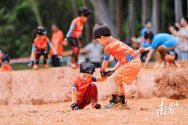 2025强悍泥人儿童障碍挑战登陆鹏城，近4000名小泥人挑战全新障碍