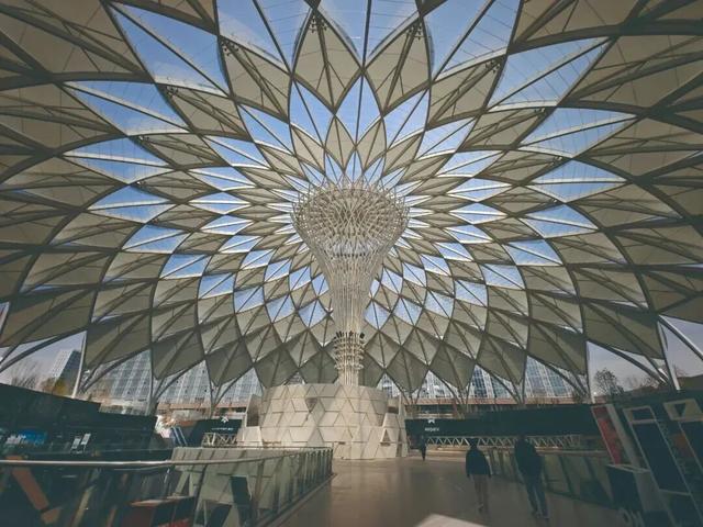 一位北京女骑手的双重生活：我不愿活成我母亲那样