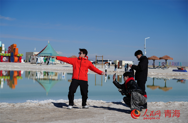 在察尔汗盐湖 赴一场冬日之旅