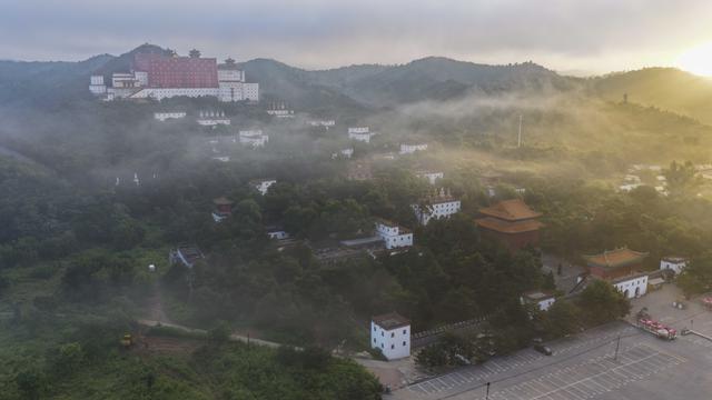 河北承德：雨后晨景美如画