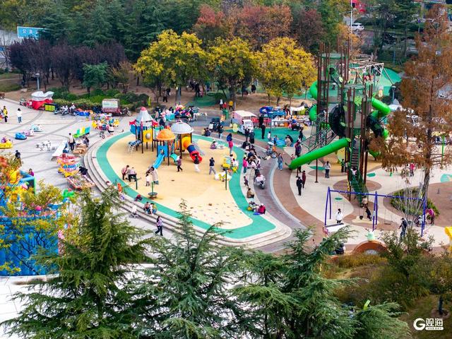 李村河畔，自然与欢乐交融