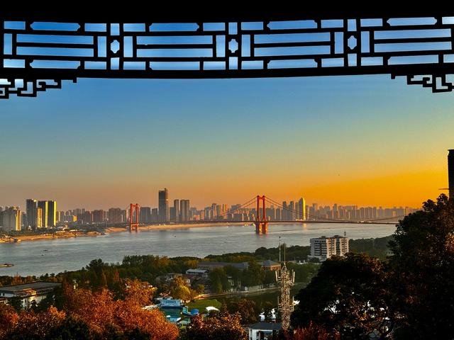 武汉人私藏的“云端观景台”——在龟山，尽览黄鹤楼与长江胜景