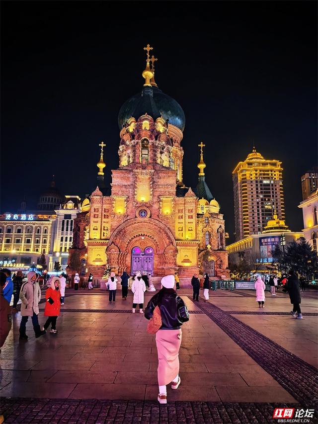岁暖时刻丨冰城夜未眠：哈尔滨的浪漫从夜晚开始