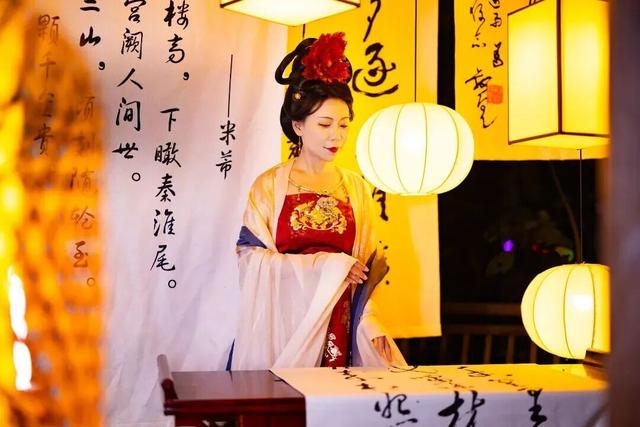 超88.55万人次，收入超10亿元！