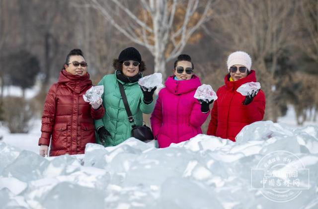 吉镜头｜冰雕祈年殿 “刷屏” 长春！文化广场成全国游客打卡地